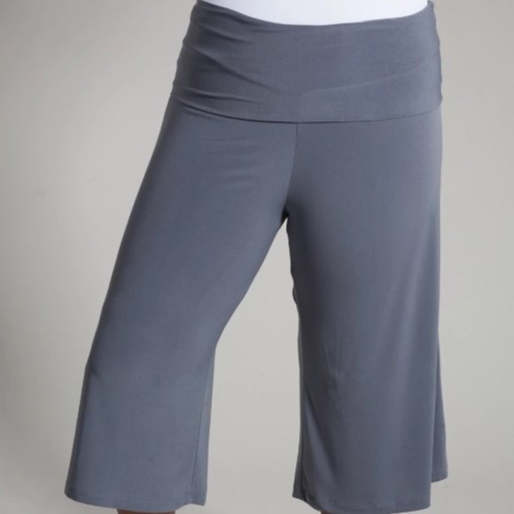 NWT ESSENTIAL GAUCHO PANTS - 1X - Picture 3 of 3